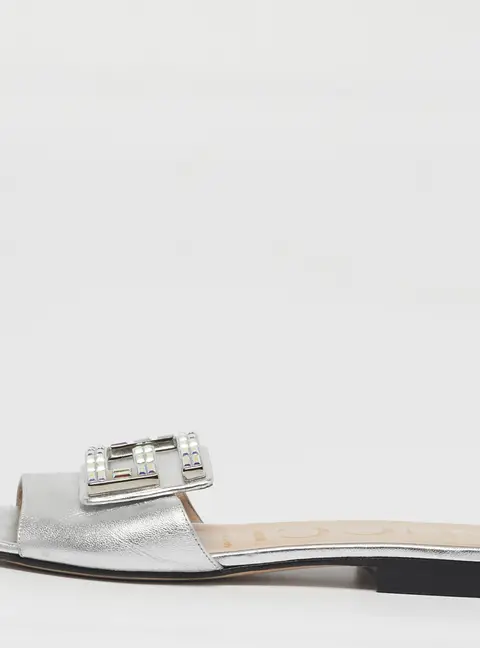 Gucci Madelyn Size 35.5 Silver Leather Flat Slide