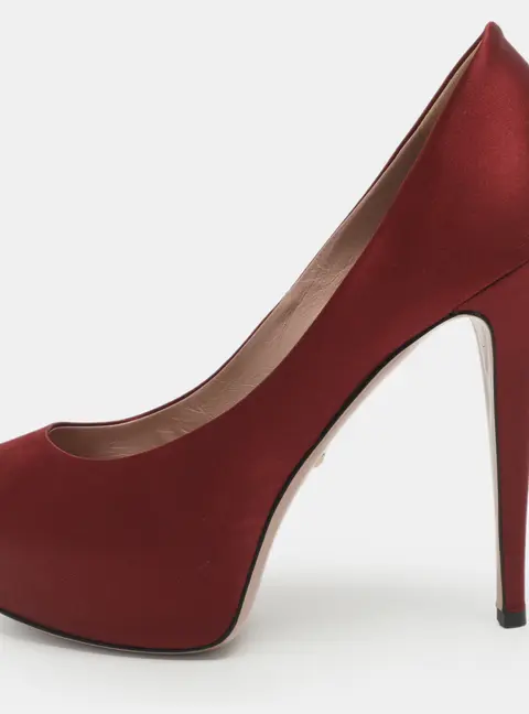 Gucci Size 39 Red Satin Peep Toe Pumps