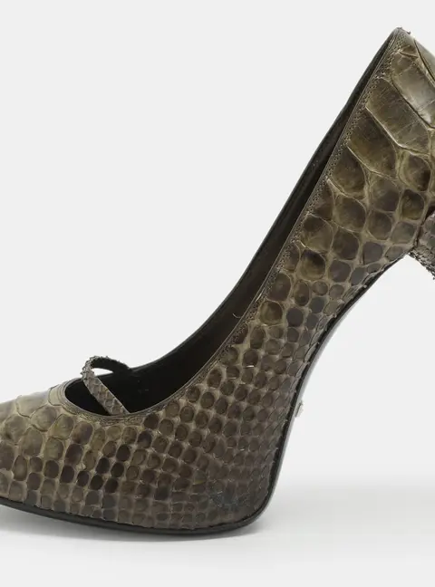 Gucci Size 38 Olive Green Python Pumps