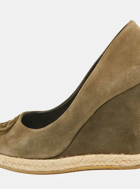 Gucci Size 37.5 Green Suede Wedge Pumps