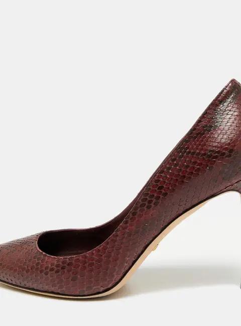 Gucci Size 37.5 Burgundy Python Leather pointed Toe Pumps