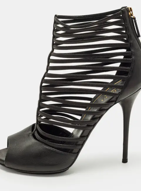 Gucci Size 39.5 Black Leather Gladiator Sandals