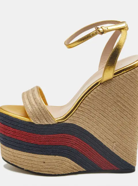 Gucci Size 37.5 Metallic Gold Leather And Raffia Wedge Ankle Strap Sandals