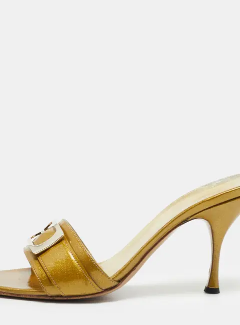 Gucci Size 38.5 Gold Patent Leather Buckle Details Slide Sandals