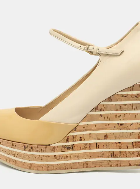 Gucci Size 38.5 Beige Patent And Leather Cork Wedge Slingback Sandals