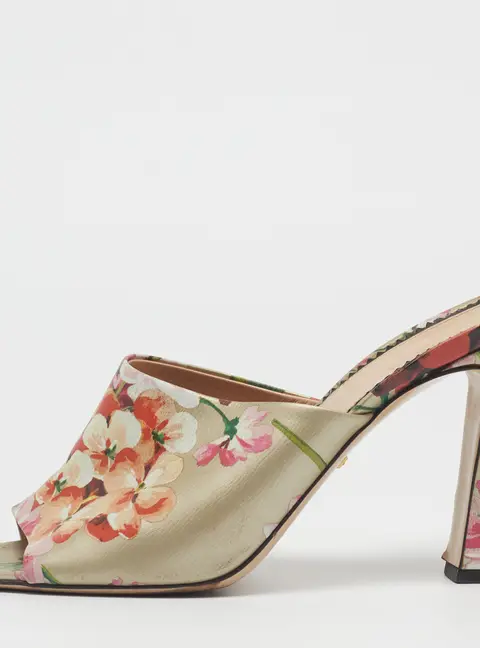 Gucci Princetown Size 40 Grey Satin Flower print  Mules