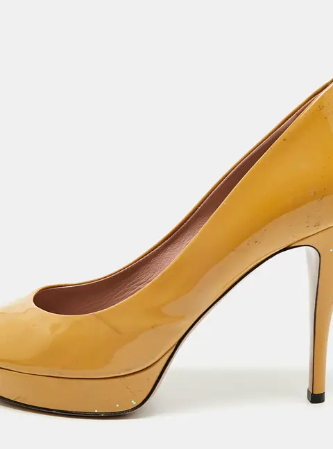 Gucci Size 40 Beige Patent Leather Peep Toe Platform Pumps