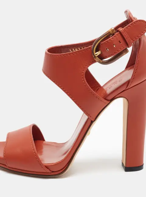 Gucci Lifford Size 39.5 Rust Orange Leather Ankle Strap Sandals