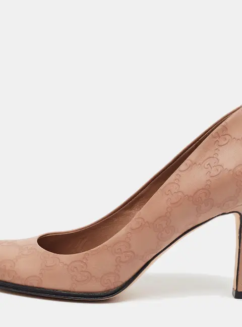 Gucci Size 36 Beige Leather Round Toe Pumps