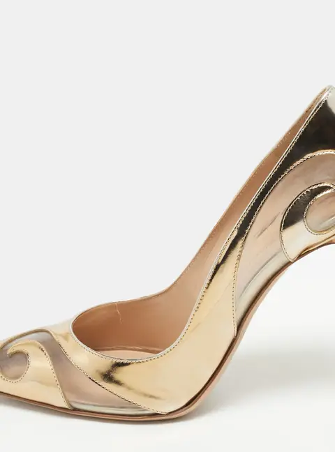 Gianvito Rossi Size 39.5 Metallic Gold Patent Leather Pointed Toe Pumps