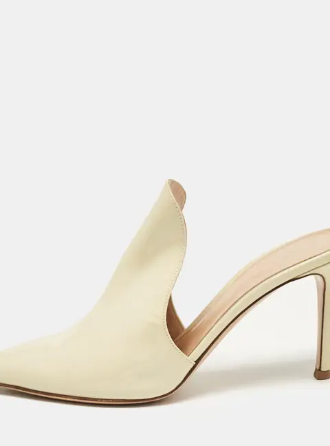 Gianvito Rossi Cream Patent Leather Aramis Mules Size 38.5