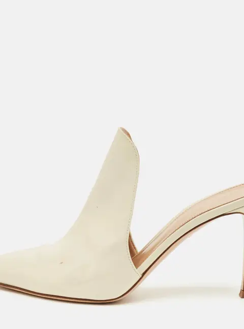 Gianvito Rossi Cream Patent Leather Aramis Pointed Toe Mules Size 38
