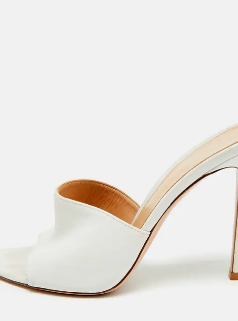 Gianvito Rossi Alise Size 38 White Leather Slide Sandals