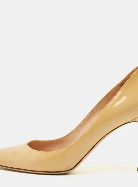 Gianvito Rossi Size 39 Beige Patent Leather Pumps