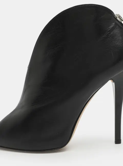 Gianvito Rossi Size 38.5 Black Leather Peep Toe Booties