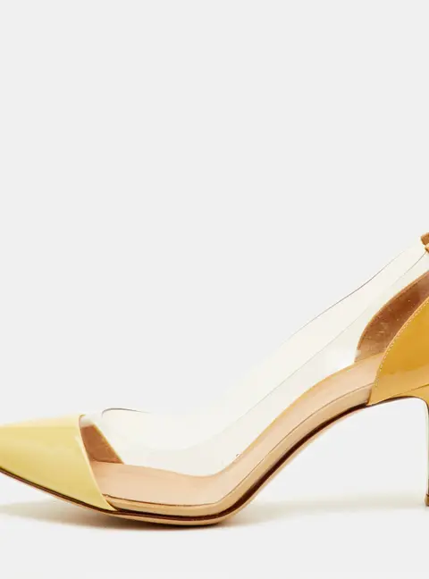 Gianvito Rossi Plexi Size 38 Beige/Cream Patent Leather and PVC Pointed Toe Pumps