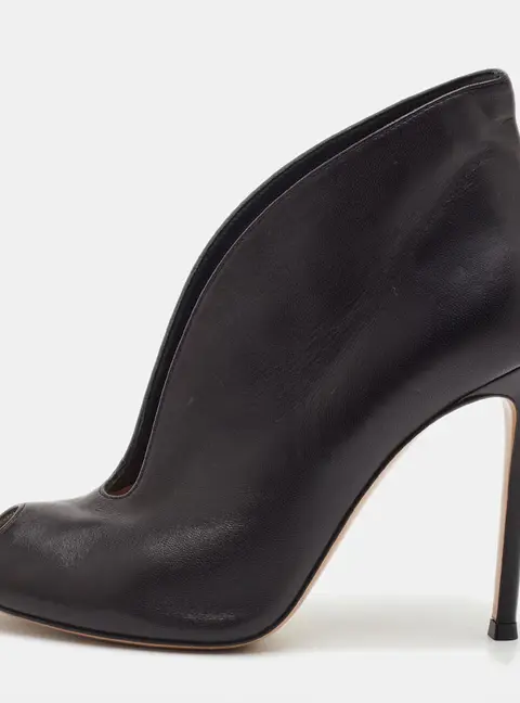 Gianvito Rossi Vamp Size 38.5 Black Leather Peep Toe Ankle Booties