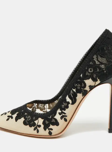 Gianvito Rossi Plexi Size 38 Black Lace and Net Pointed Toe Pumps