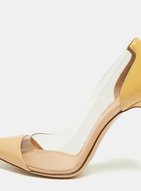 Gianvito Rossi Plexi Size 35 Beige Patent Leather and PVC Pumps