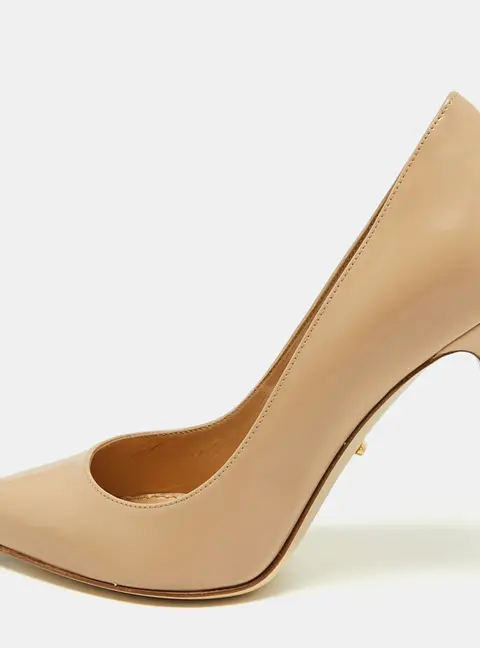 Gianvito Rossi Size 35 Beige Leather Pointed Toe Pumps