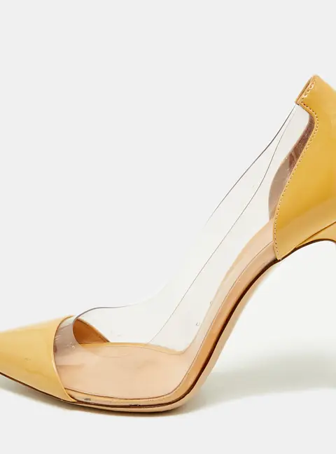 Gianvito Rossi Plexi Size 39 Beige Patent Leather and PVC Pointed Toe Pumps