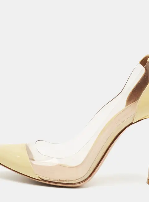 Gianvito Rossi Plexi Size 39.5 Beige Patent Leather and PVC Pumps