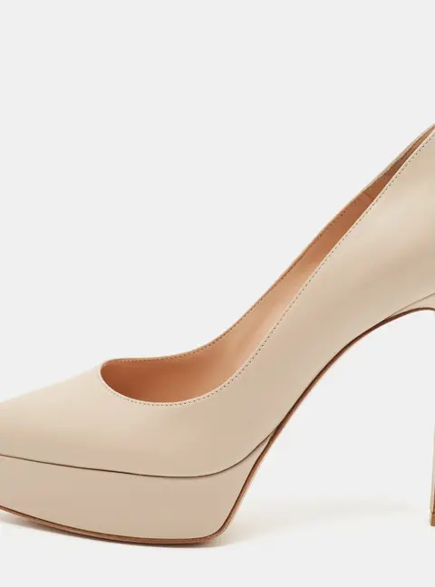 Gianvito Rossi Dasha Size 38.5 Beige Leather Platform Pumps