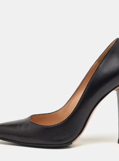 Gianvito Rossi Size 36.5 Black Leather Pointed Toe Pumps