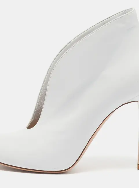 Gianvito Rossi Vamp Size 38.5 White Leather Booties