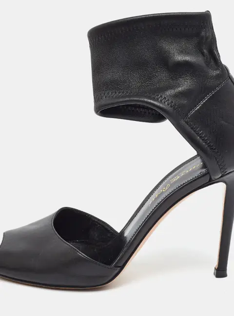 Gianvito Rossi Size 35 Black Leather Ankle Strap Sandals