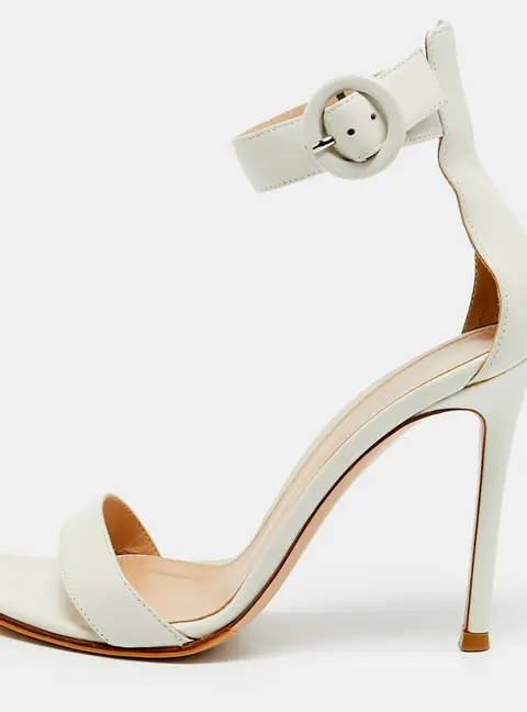 Gianvito Rossi Portofino Size 35 White Leather Ankle Strap Sandals