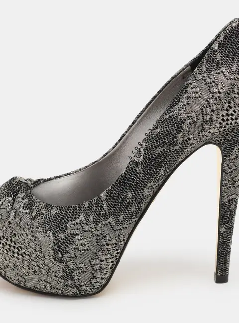 Gina Size 37.5 Metallic Lace Platform Pumps
