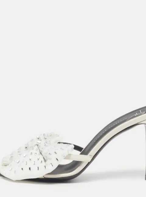 Giuseppe Zanotti Alexandrine Size 37.5 Cream Patent Leather Slide Sandals