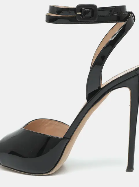 Giuseppe Zanotti Size 38 Black Patent Leather Ankle Strap Sandals