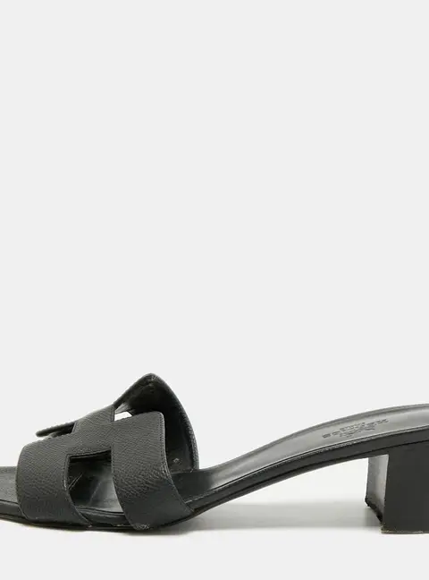Herm&egrave;s Oasis Size 39 Black Leather Slide Sandals