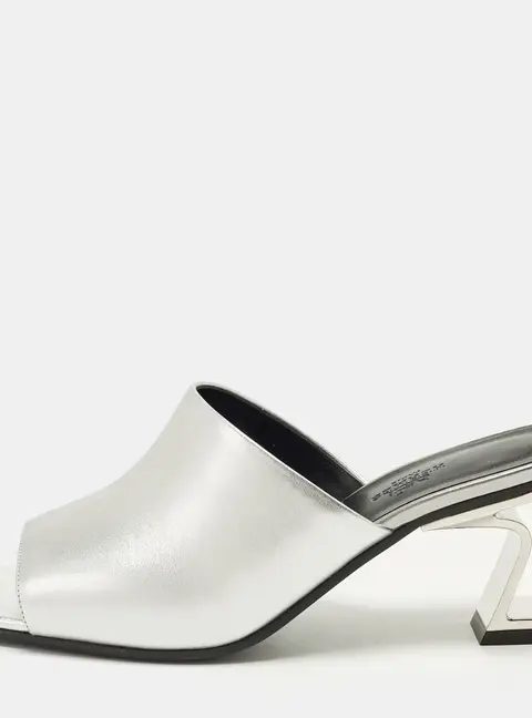 Hermes kylie Size 39 Silver Leather Slide Sandals