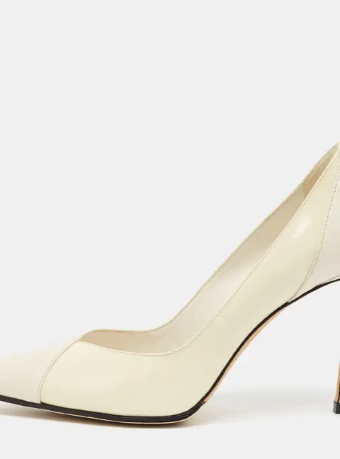 Jimmy Choo Cassie Size 34.5 Cream Leather and Patent Leather Pumps