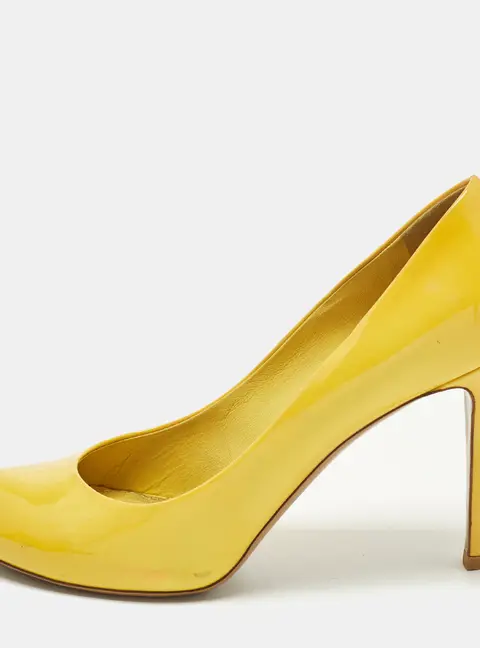 Louis Vuitton Oh Really! Size 37 Yellow Patent Leather Pumps