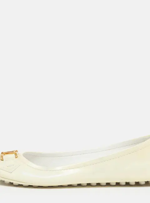 Louis Vuitton Oxford Size 37.5 Cream Patent Leather Ballet Flats