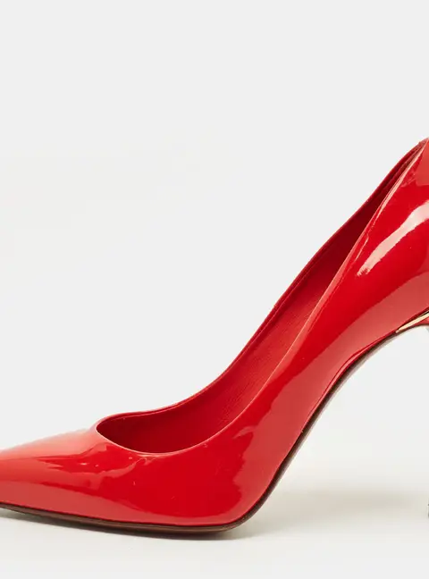 Louis Vuitton Eyeline Size 39 Red Patent Leather Pumps