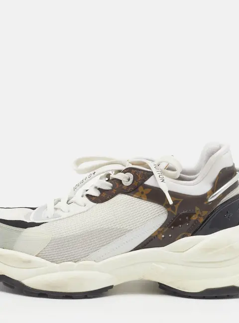 Louis Vuitton Run 55 Size 39 White Mesh and Monogram Rubber Low Top Sneakers