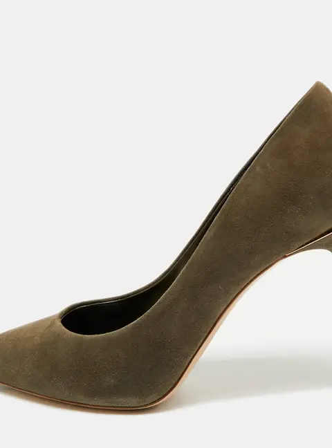 Louis Vuitton Catania Size 39.5 Brown Suede Pumps