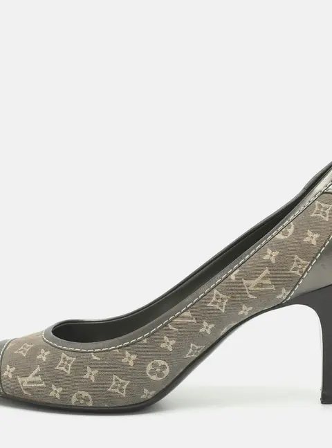 Louis Vuitton Size 38.5 Grey Monogram Mini Lin Canvas and Leather Pumps