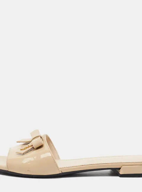 Prada Size 35 Beige Patent Leather Flat Slides