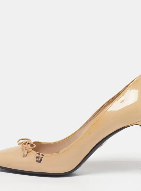 Prada Size 39.5 Beige Patent Leather Pointed Toe  Pumps
