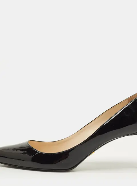 Prada Size 40 Black Patent Leather Pointed Toe Pumps