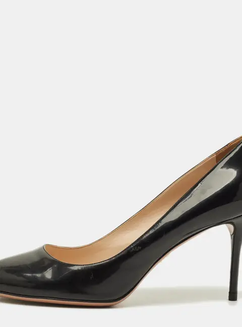 Prada Size 42 Black Patent Leather Round Toe Pumps