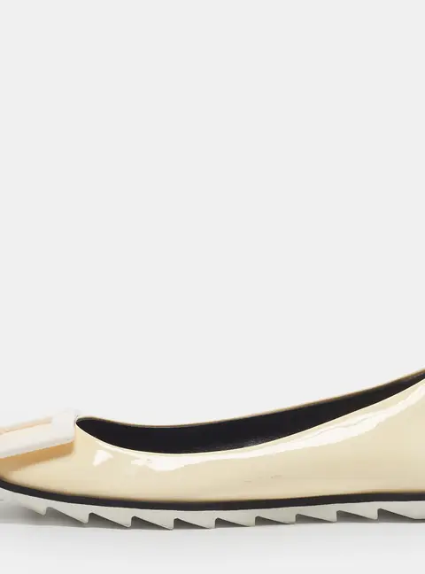 Roger Vivier Trompette Size 35 Cream Patent Leather Ballet Flats
