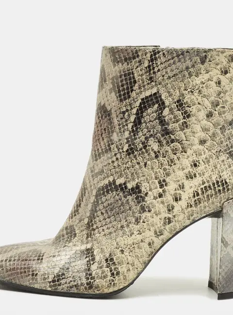 Stuart Weitzman Size 38 Grey/Black Python Embossed Leather Ankle Length Boots