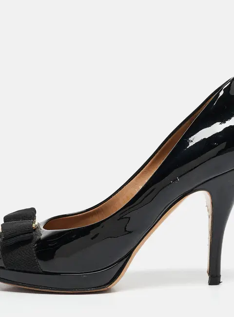 Salvatore Ferragamo Black Patent Leather Vara Bow Pumps Size 37.5
